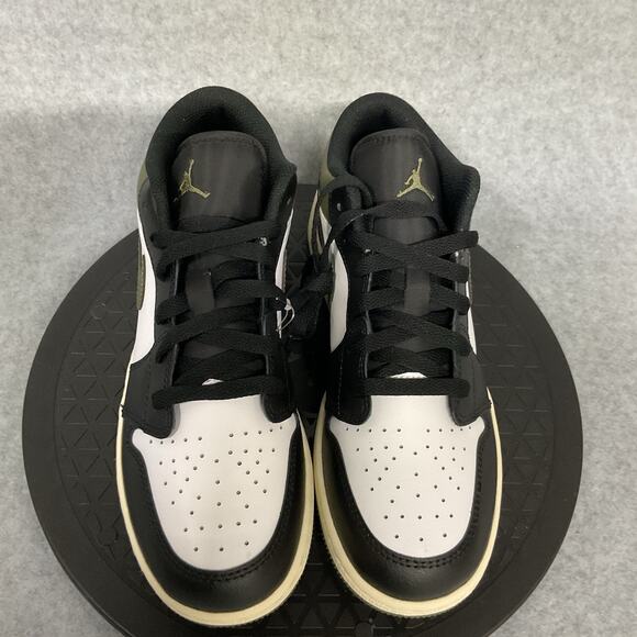 Air Jordan 1 Low Black Toe Medium Olive GS 7Y White 553560 092 sz 6.5 - Picture 4 of 6